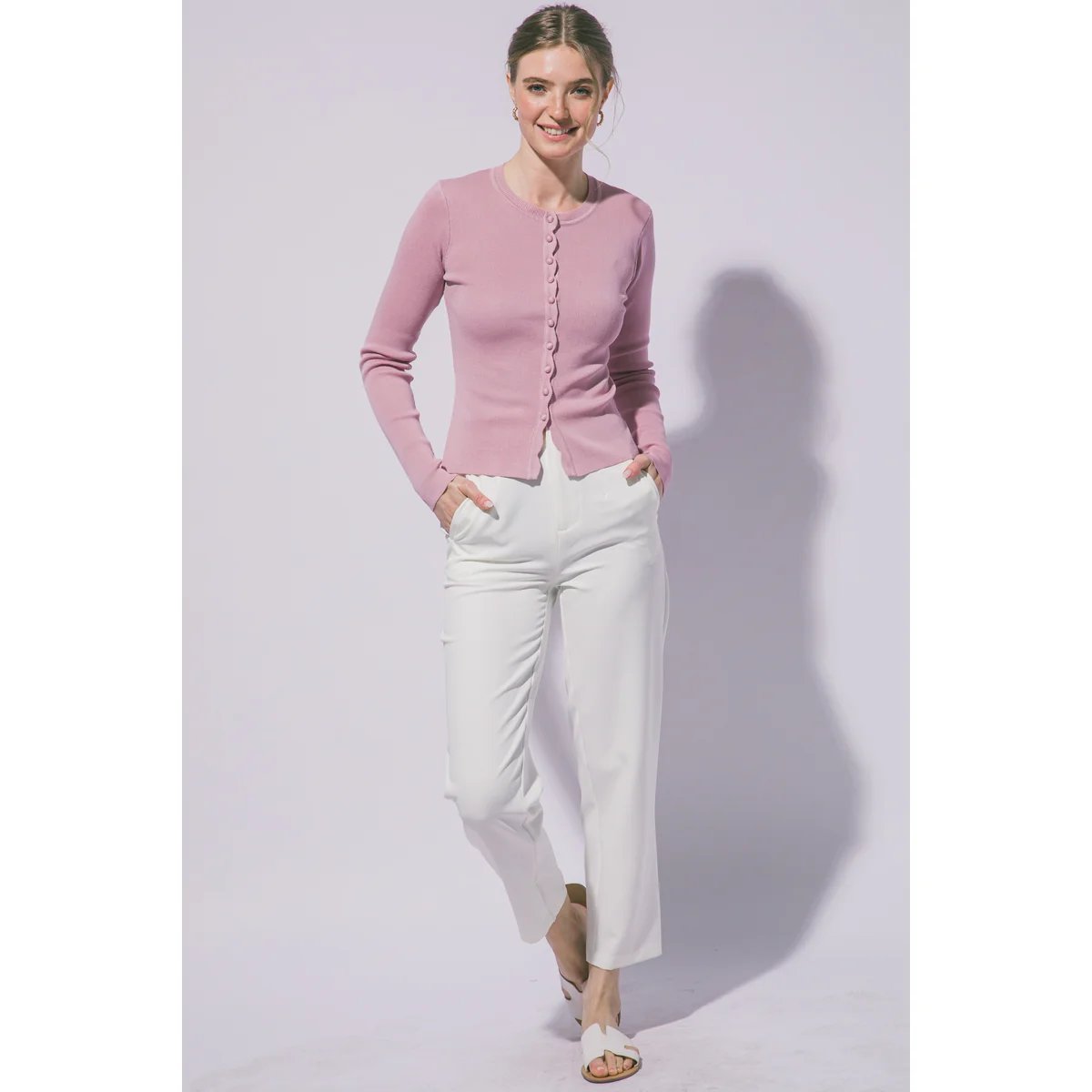 Cardigan para Mujer con Botones Rosa Suave Ajustado de Punto - Image 29