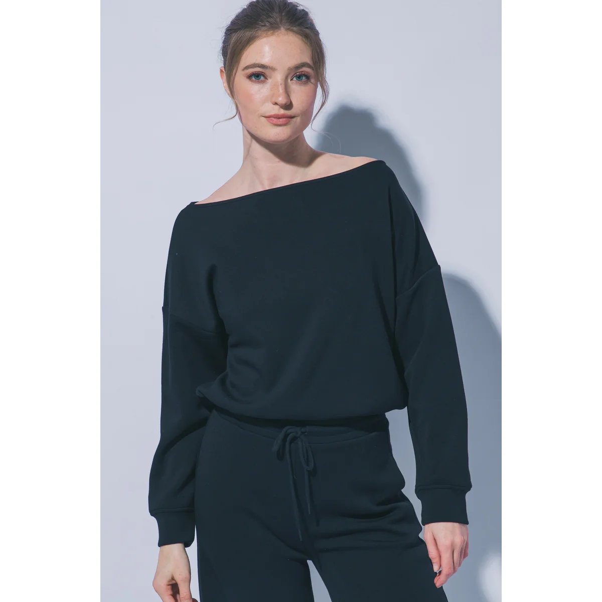 Sudadera Oversize Blanca con Cordón Ajustable para Mujer - Image 3