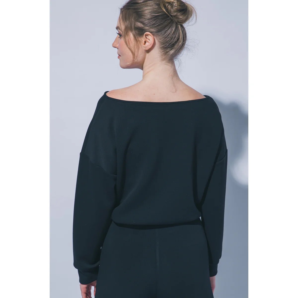 Sudadera Oversize Blanca con Cordón Ajustable para Mujer - Image 5