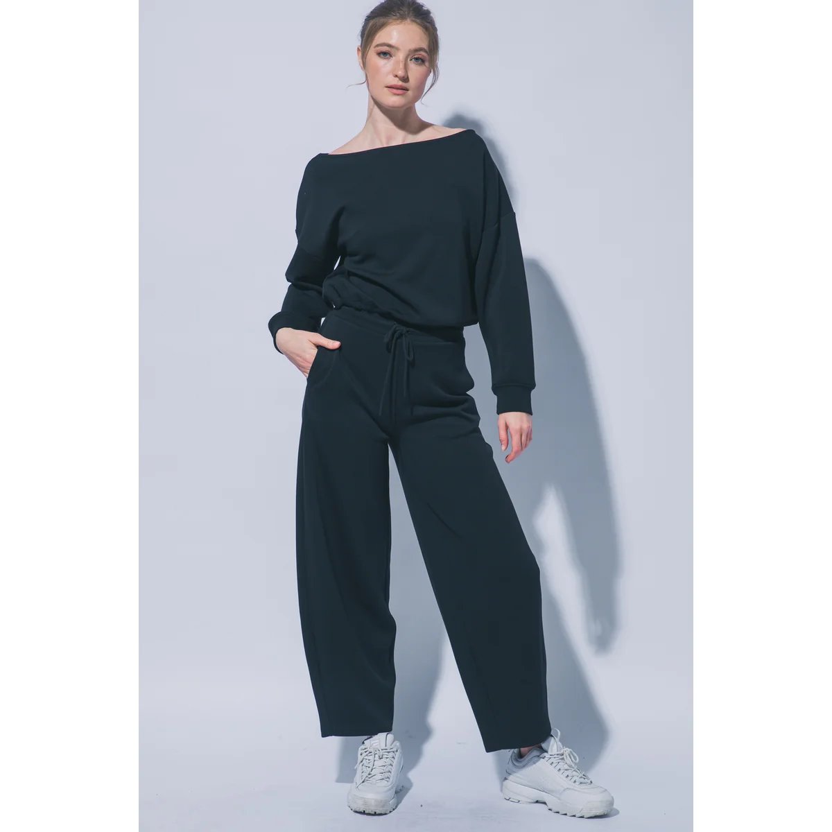 Sudadera Oversize Blanca con Cordón Ajustable para Mujer - Image 6