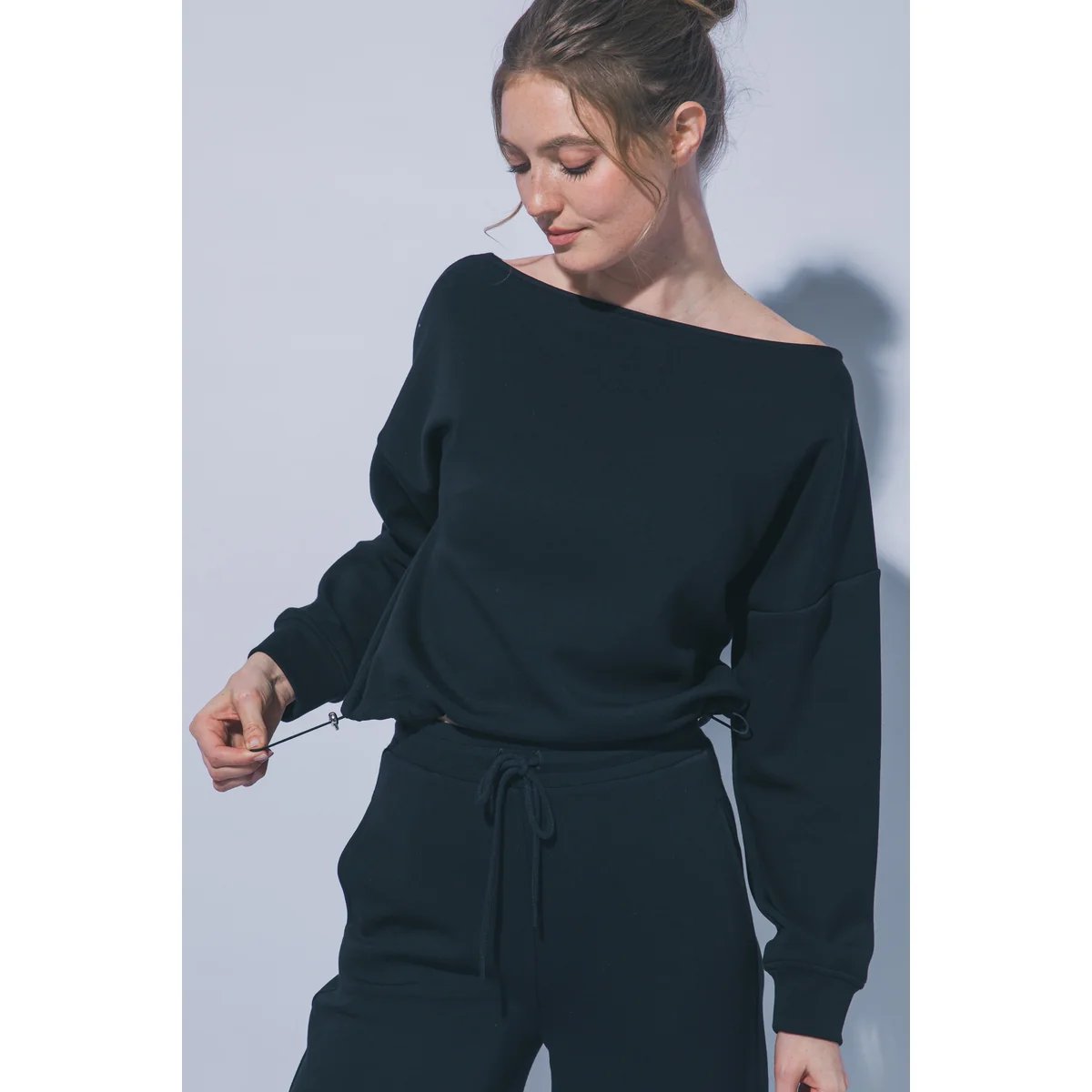 Sudadera Oversize Blanca con Cordón Ajustable para Mujer - Image 8