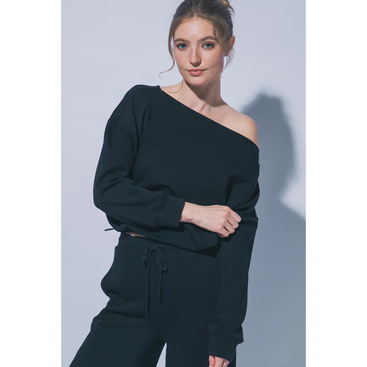 Sudadera Oversize Blanca con Cordón Ajustable para Mujer - Image 9