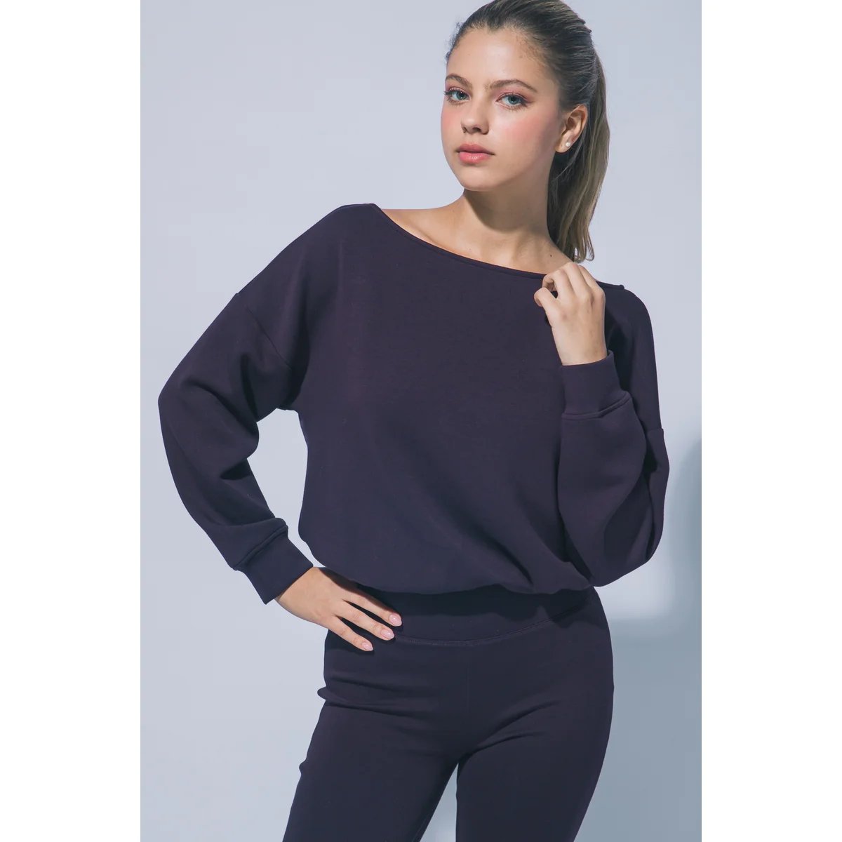 Sudadera Oversize Blanca con Cordón Ajustable para Mujer - Image 16