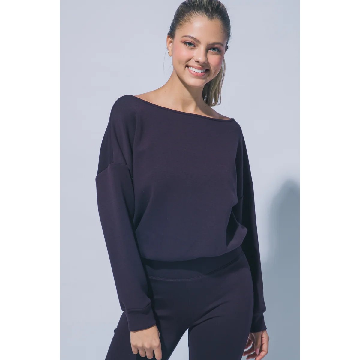 Sudadera Oversize Blanca con Cordón Ajustable para Mujer - Image 17