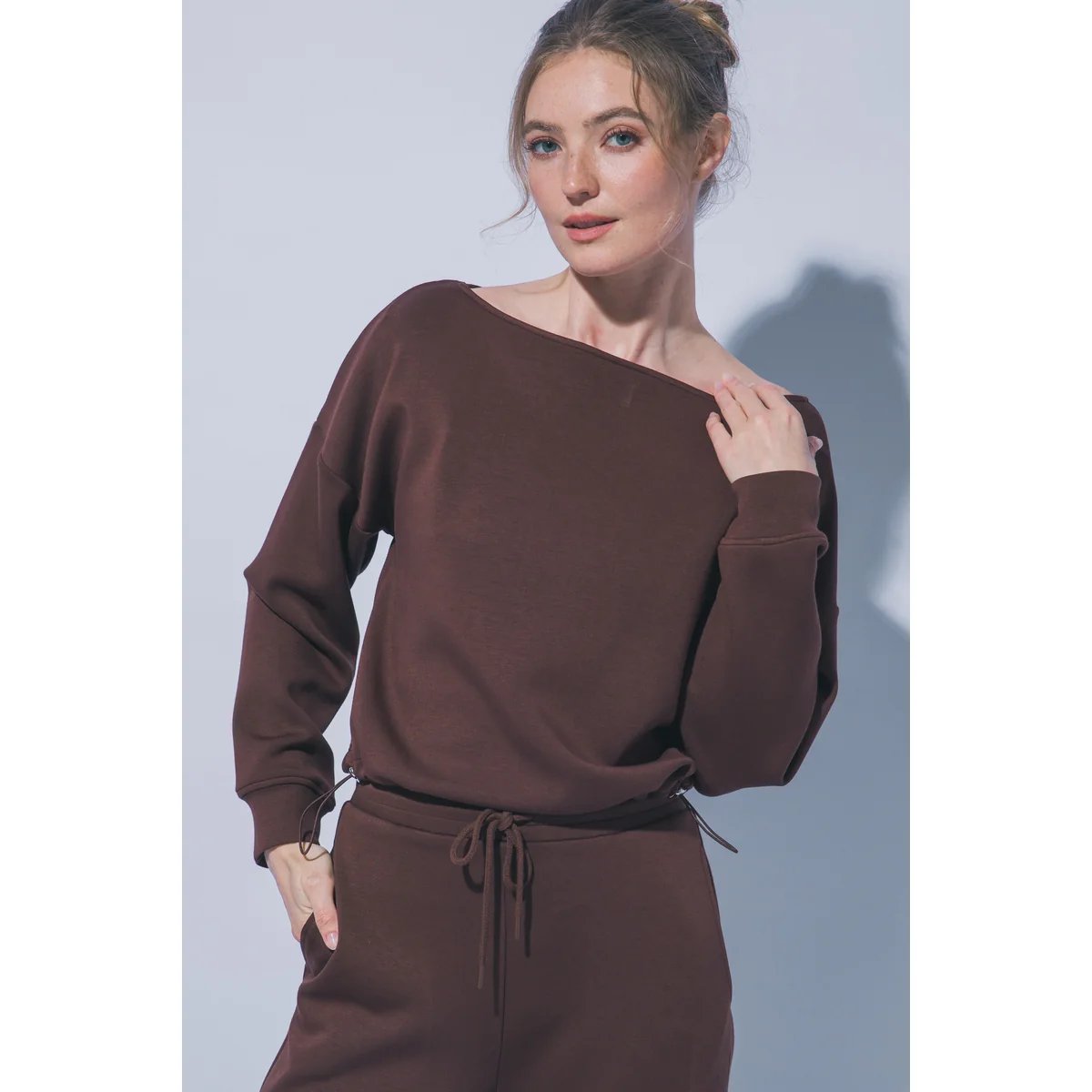 Sudadera Oversize Blanca con Cordón Ajustable para Mujer - Image 23