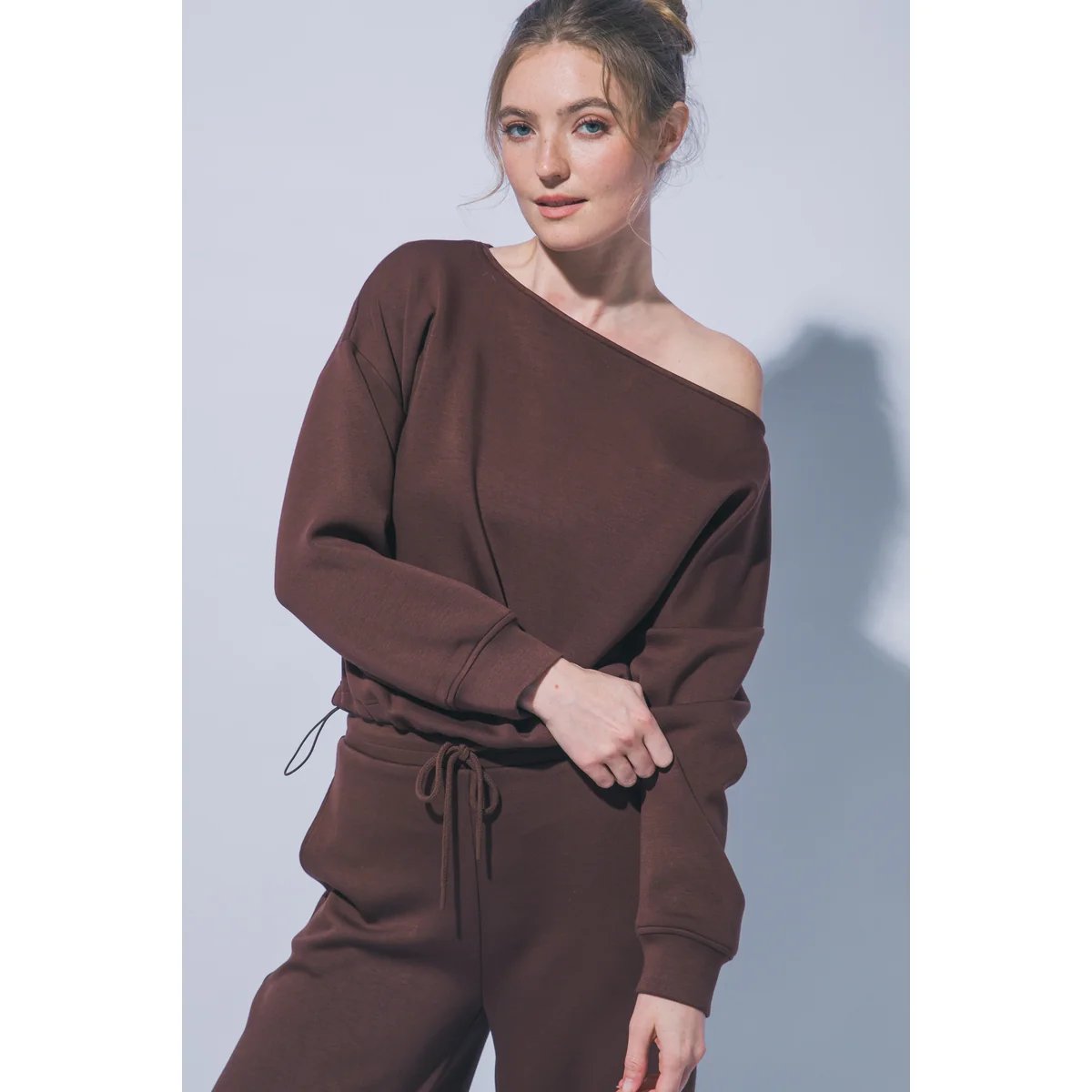 Sudadera Oversize Blanca con Cordón Ajustable para Mujer - Image 25