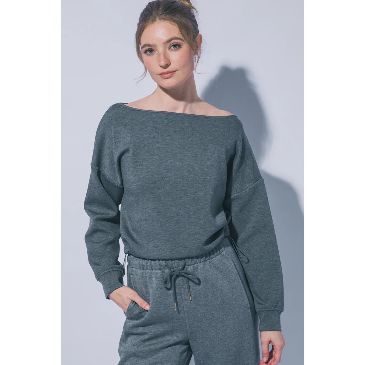 Sudadera Oversize Blanca con Cordón Ajustable para Mujer - Image 28