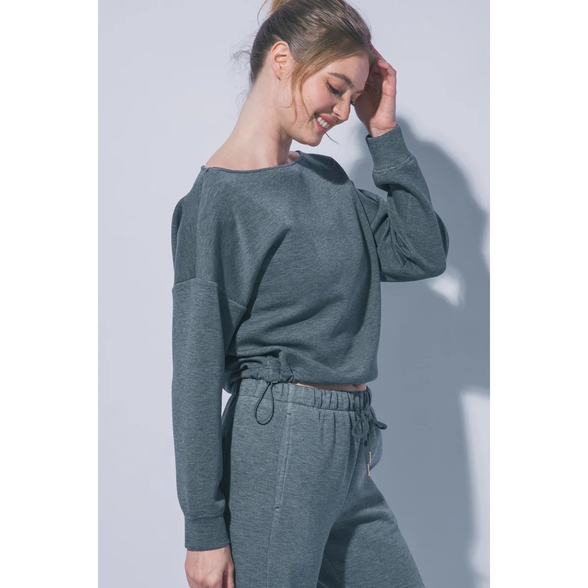Sudadera Oversize Blanca con Cordón Ajustable para Mujer - Image 29