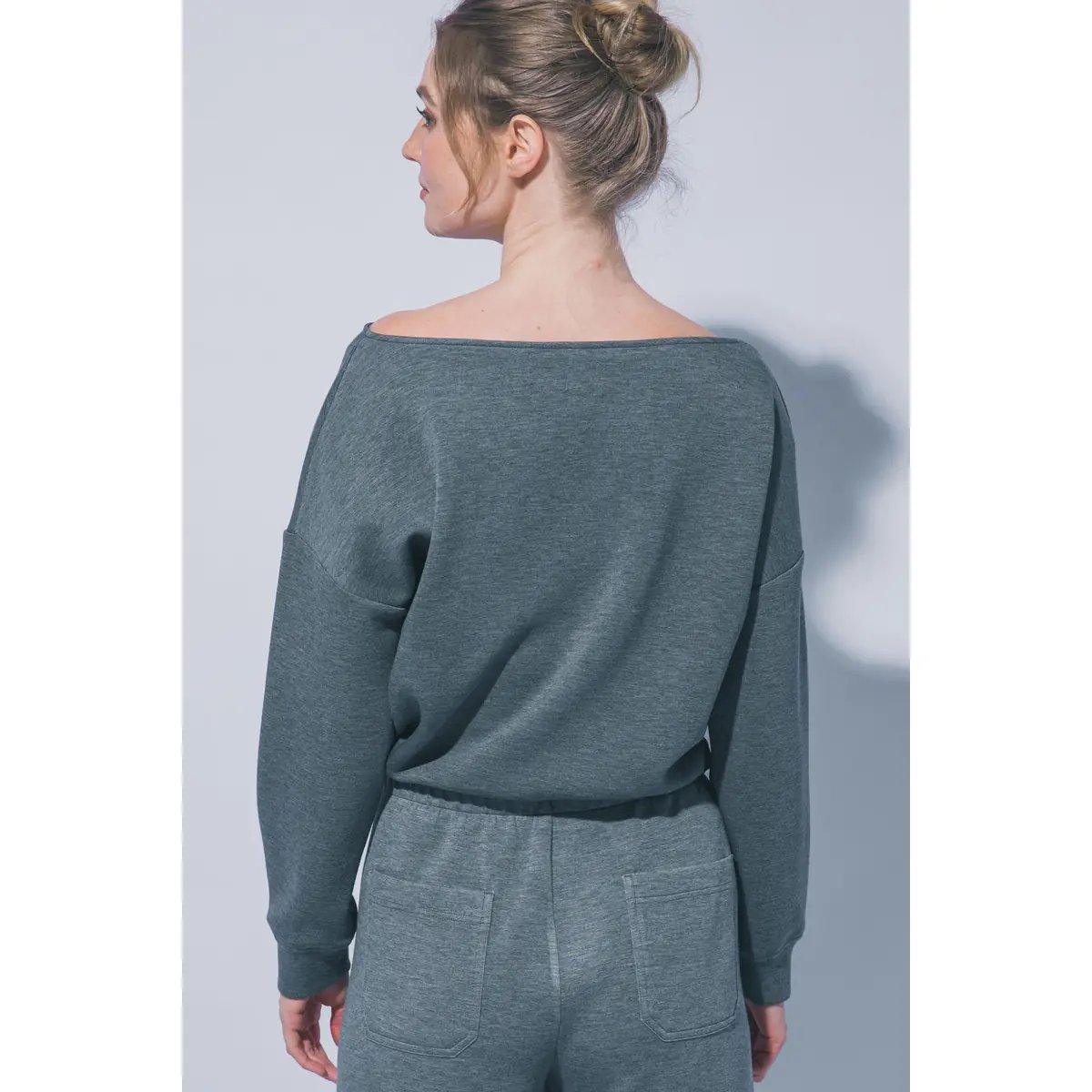 Sudadera Oversize Blanca con Cordón Ajustable para Mujer - Image 30