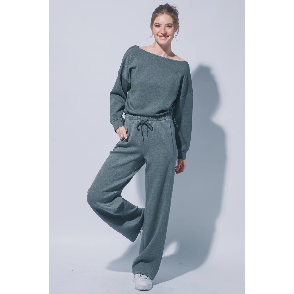Sudadera Oversize Blanca con Cordón Ajustable para Mujer - Image 31