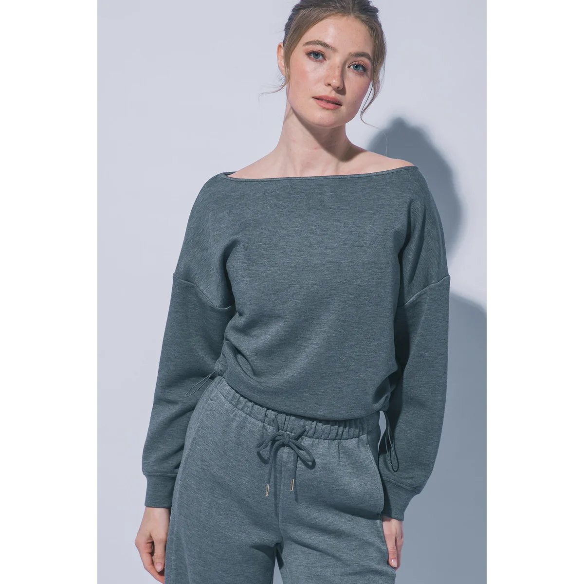 Sudadera Oversize Blanca con Cordón Ajustable para Mujer - Image 32