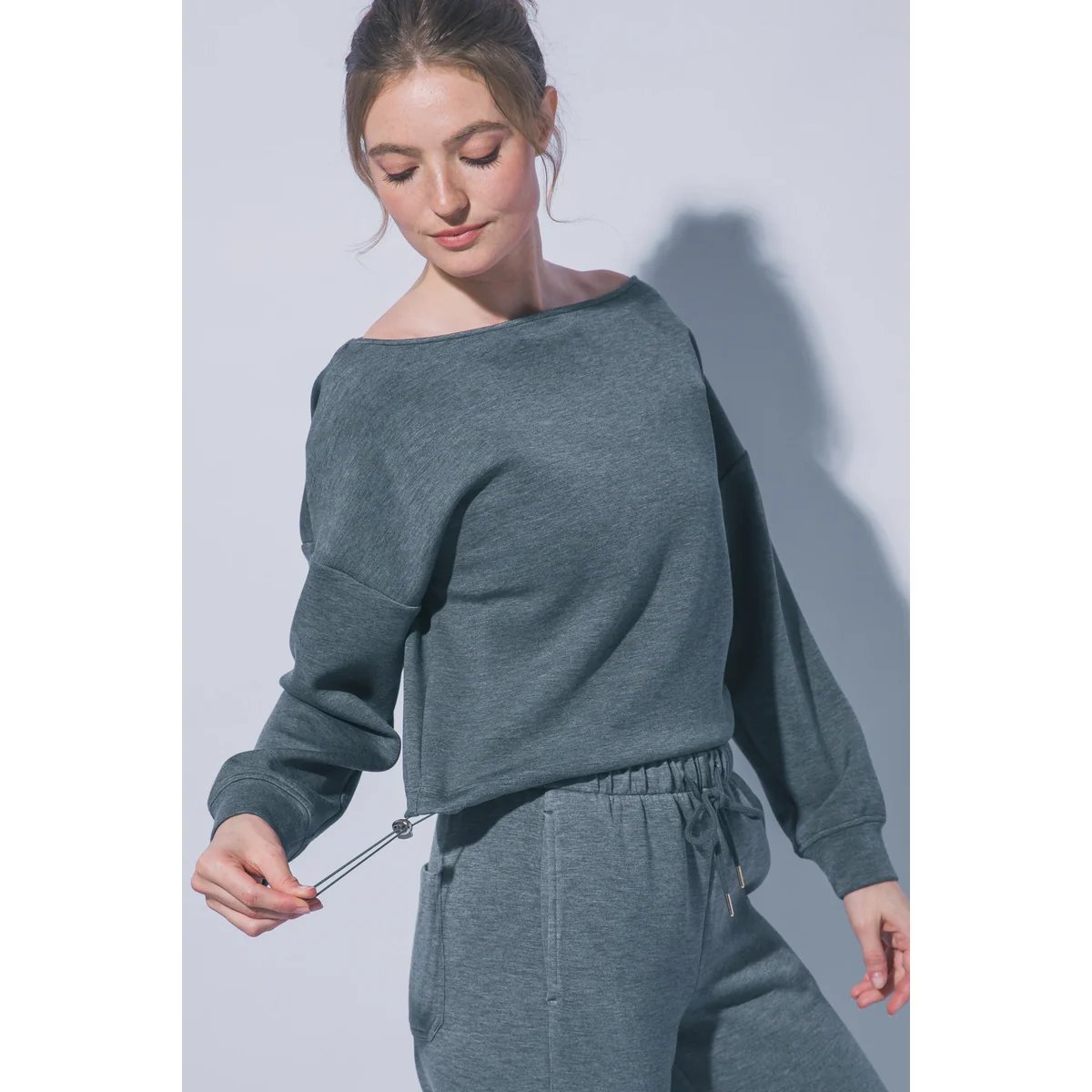 Sudadera Oversize Blanca con Cordón Ajustable para Mujer - Image 33