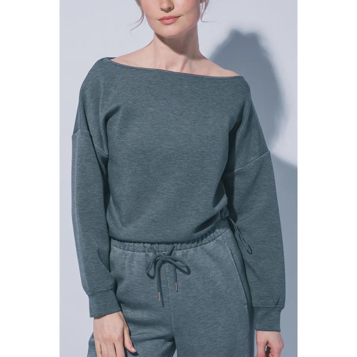 Sudadera Oversize Blanca con Cordón Ajustable para Mujer - Image 35