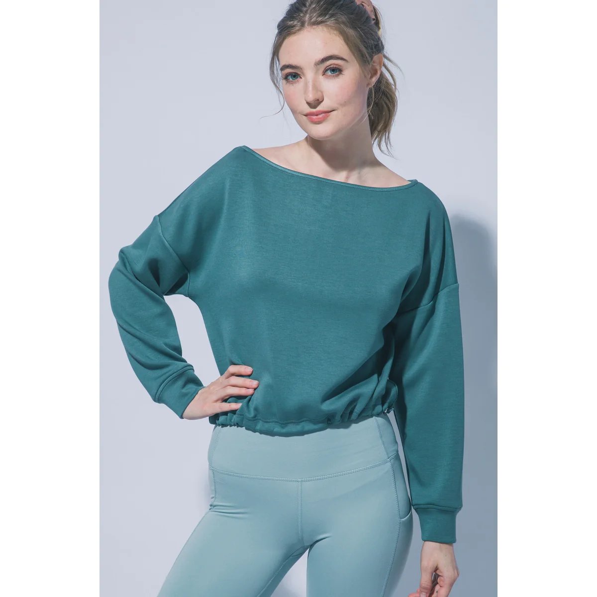 Sudadera Oversize Blanca con Cordón Ajustable para Mujer - Image 37