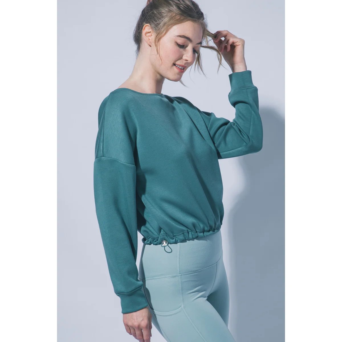 Sudadera Oversize Blanca con Cordón Ajustable para Mujer - Image 38