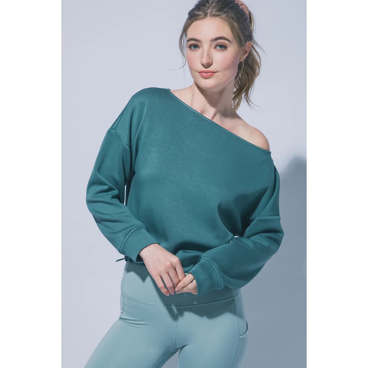 Sudadera Oversize Blanca con Cordón Ajustable para Mujer - Image 43