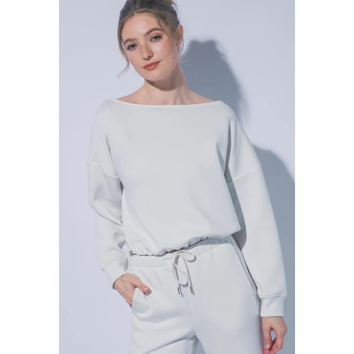 Sudadera Oversize Blanca con Cordón Ajustable para Mujer - Image 46