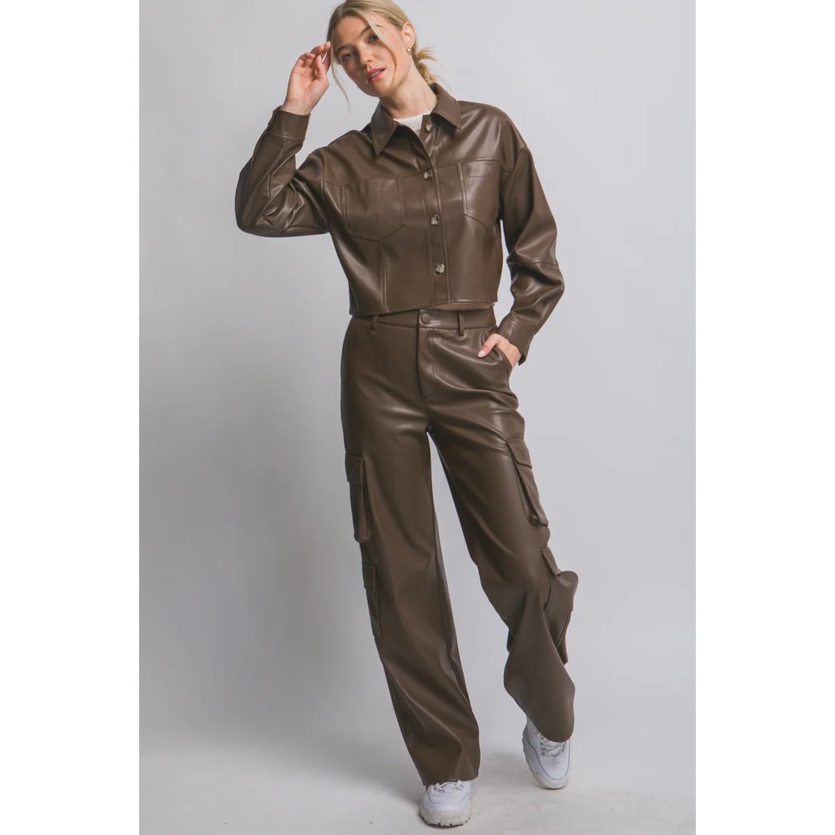 Chamarra Crop de Vinil Vino con Botones para Mujer - Image 12