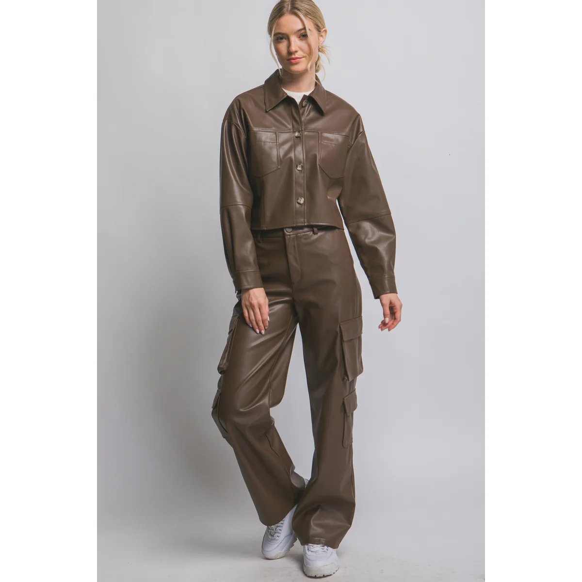 Chamarra Crop de Vinil Vino con Botones para Mujer - Image 13