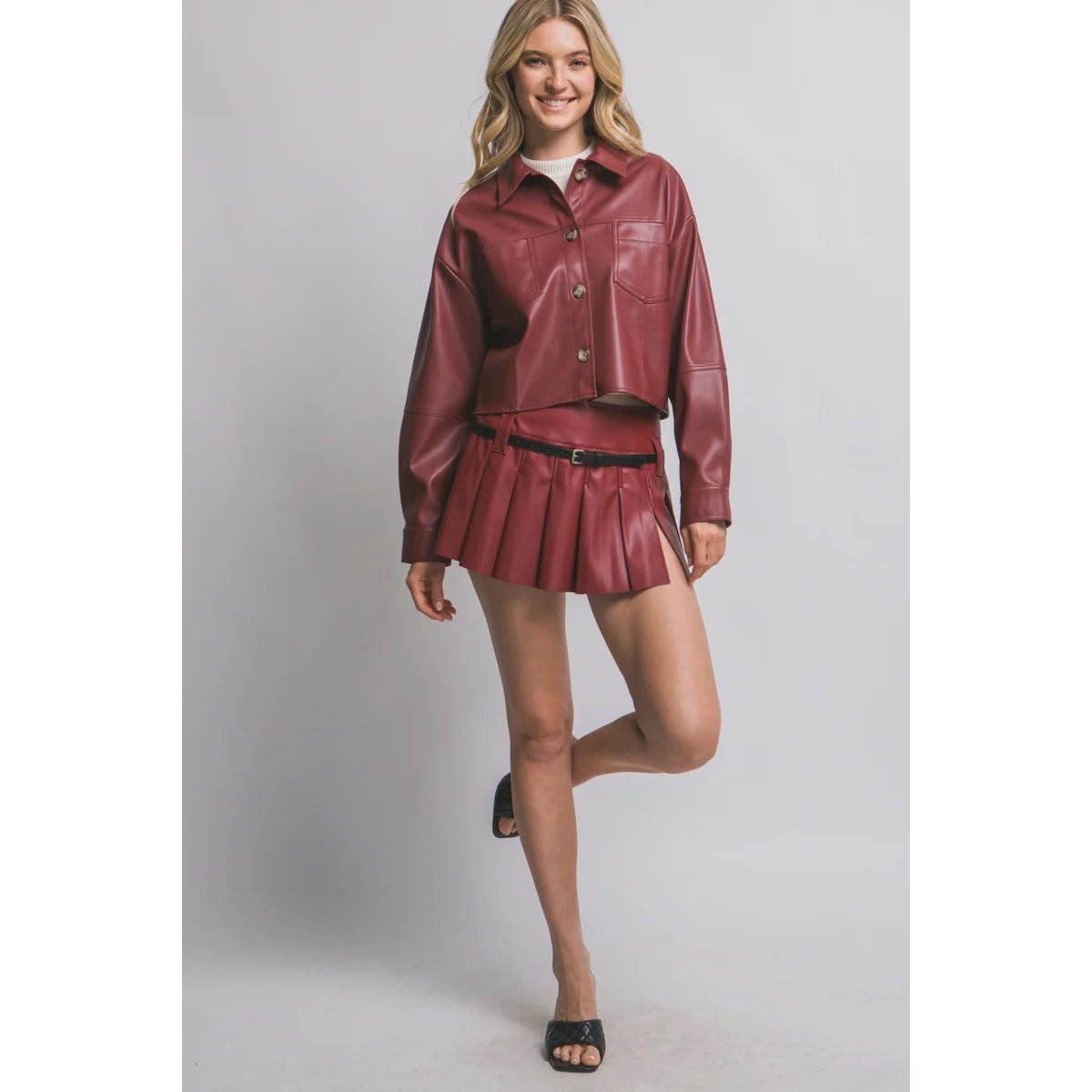 Chamarra Crop de Vinil Vino con Botones para Mujer - Image 27