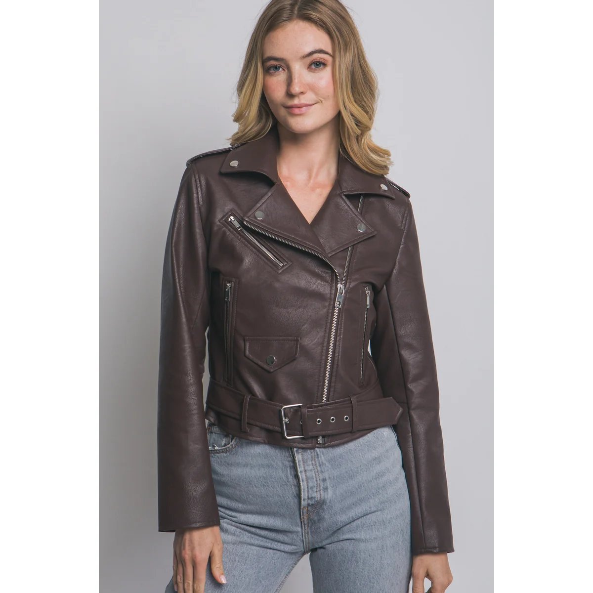 Chamarra Biker de Piel Sintética Café Oscuro para Mujer - Image 2