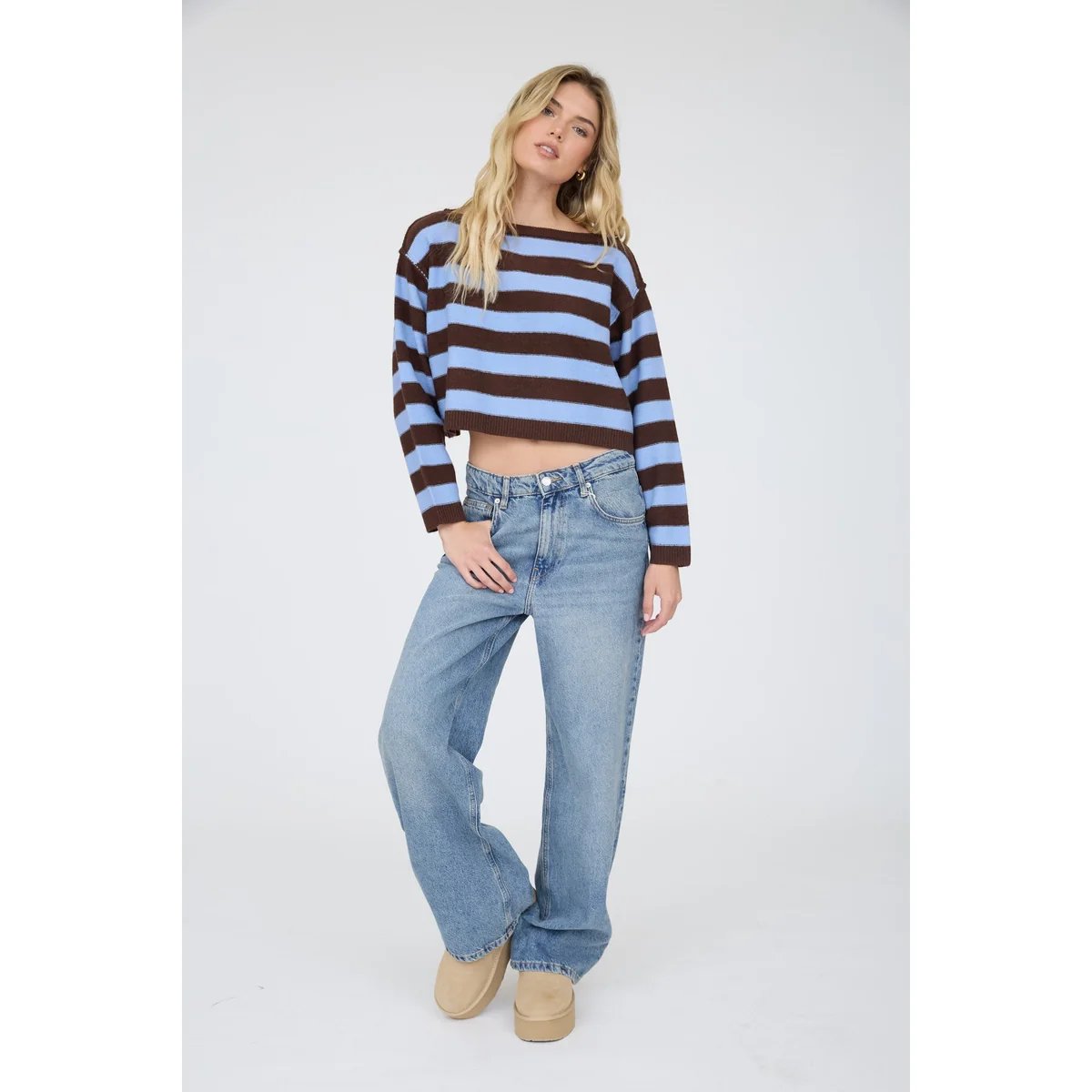 Suéter Crop de Rayas Azul y Café con Cuello Barco para Mujer - Image 6