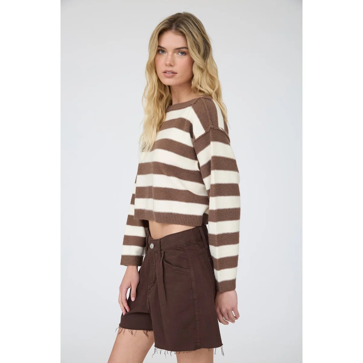 Suéter Crop de Rayas Azul y Café con Cuello Barco para Mujer - Image 11