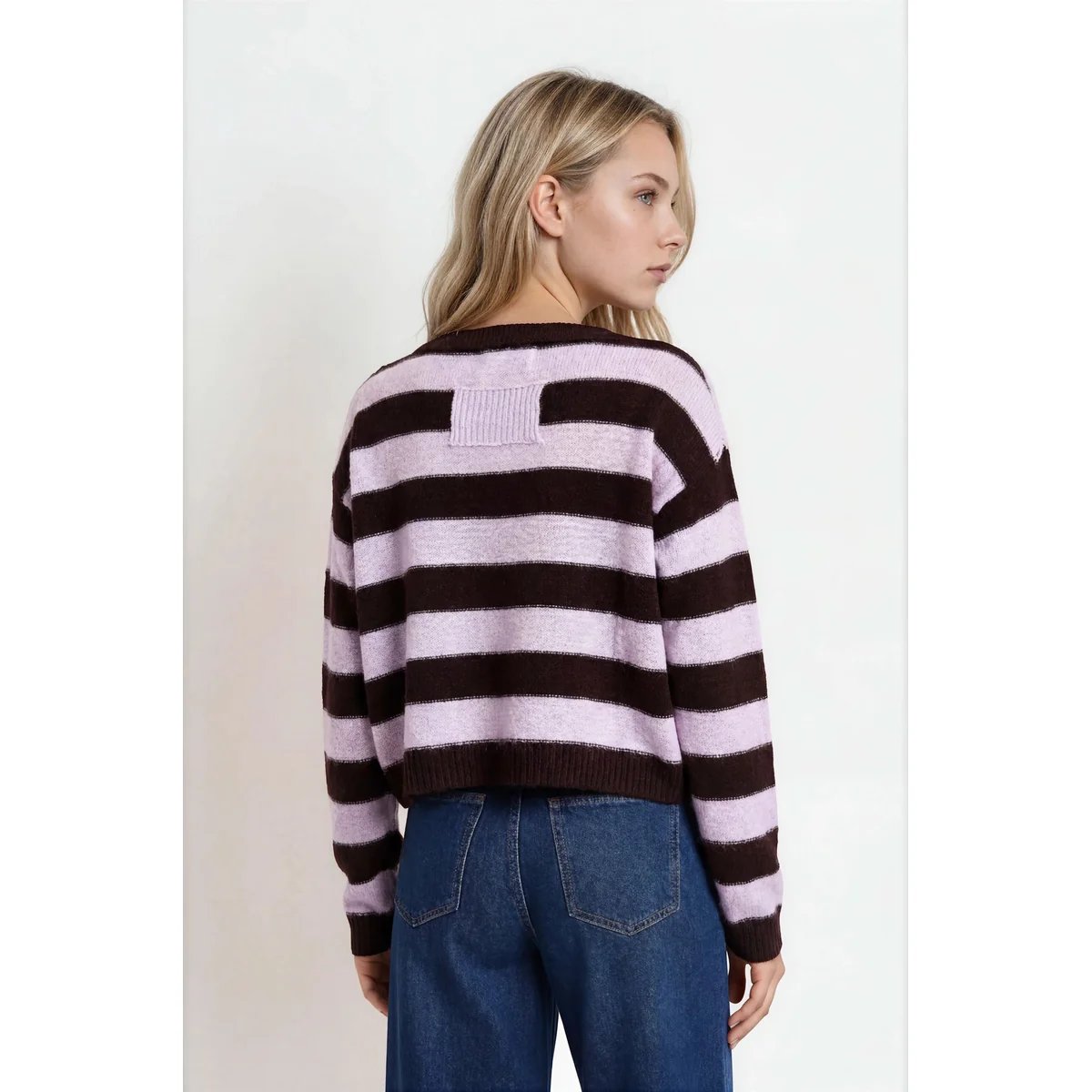 Suéter Crop de Rayas Azul y Café con Cuello Barco para Mujer - Image 25