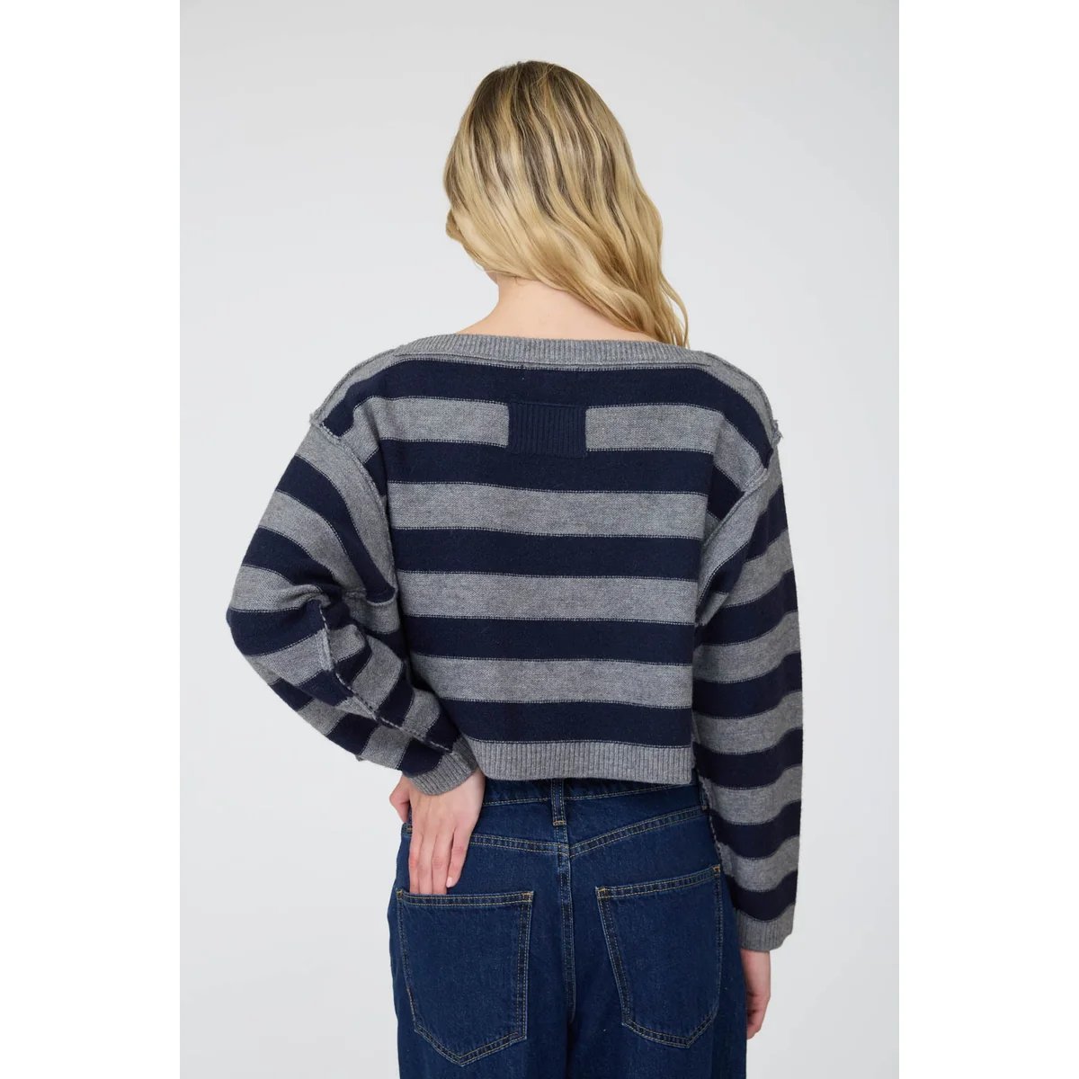 Suéter Crop de Rayas Azul y Café con Cuello Barco para Mujer - Image 21