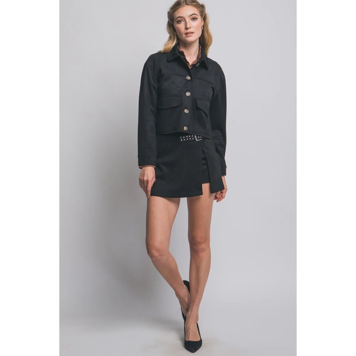 Chamarra Cropped de Faux Suede Negra con Botones para Mujer - Image 5