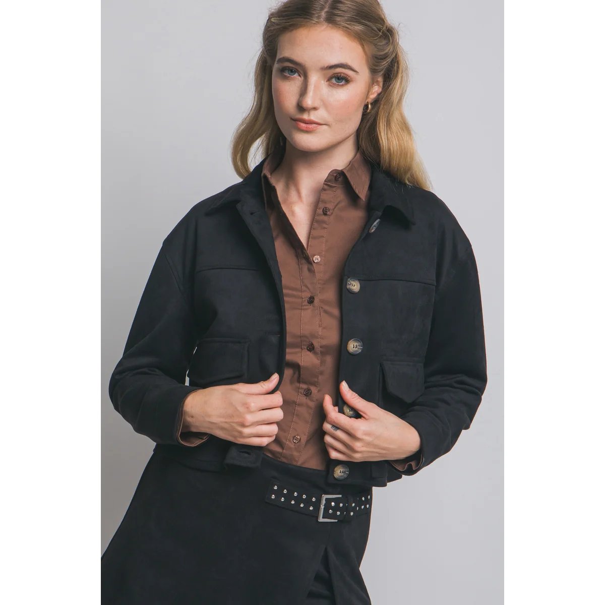 Chamarra Cropped de Faux Suede Negra con Botones para Mujer - Image 8