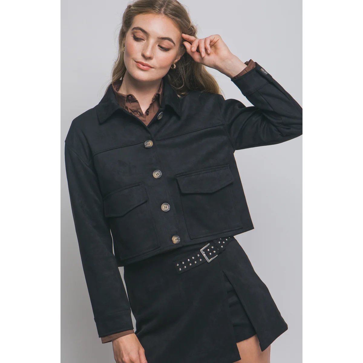 Chamarra Cropped de Faux Suede Negra con Botones para Mujer - Image 9