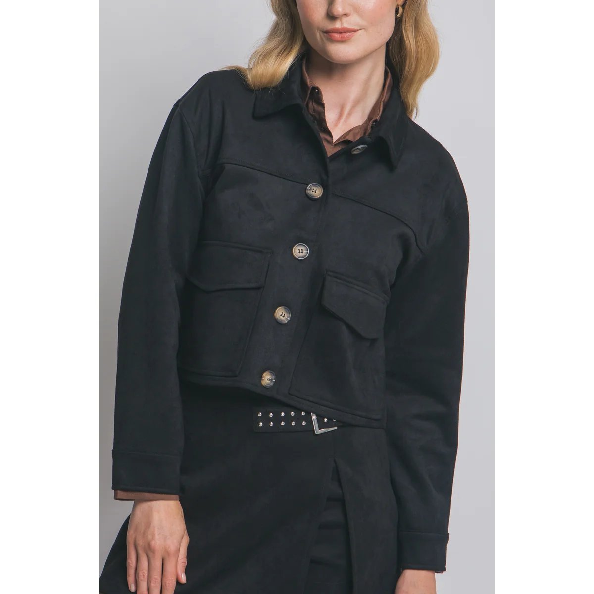 Chamarra Cropped de Faux Suede Negra con Botones para Mujer - Image 10