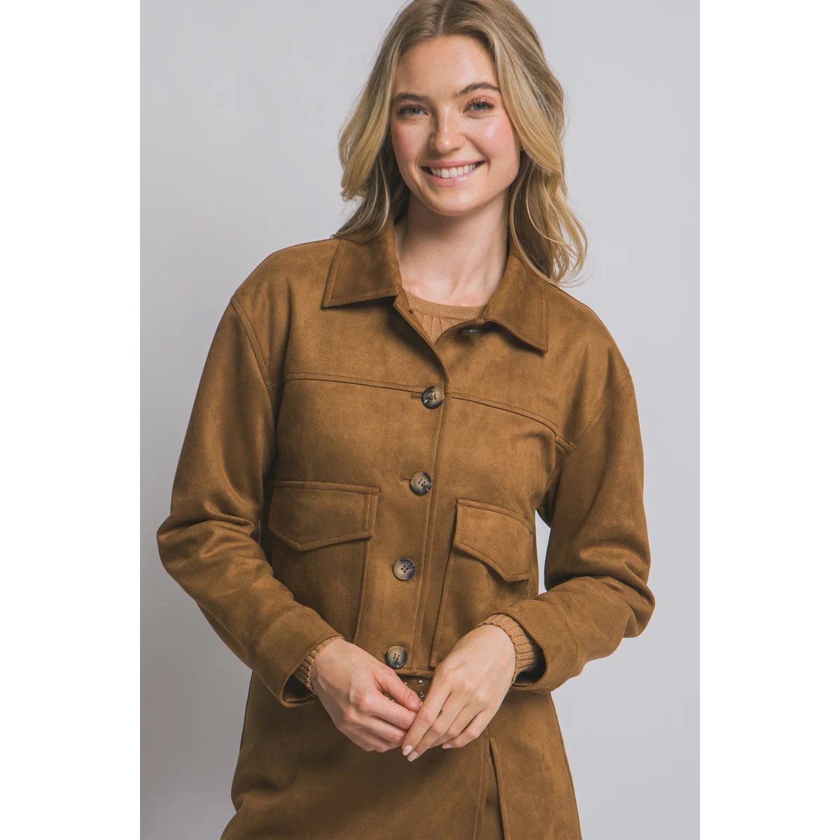 Chamarra Cropped de Faux Suede Negra con Botones para Mujer - Image 12