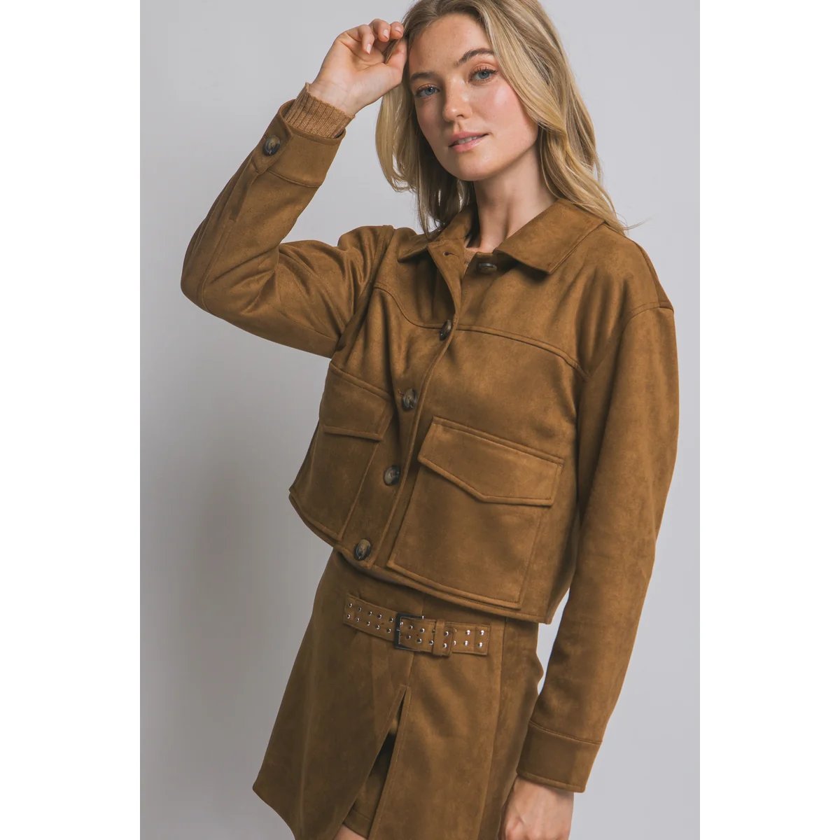 Chamarra Cropped de Faux Suede Negra con Botones para Mujer - Image 13