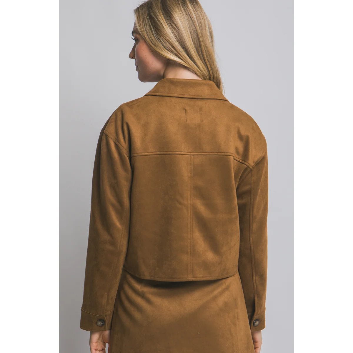 Chamarra Cropped de Faux Suede Negra con Botones para Mujer - Image 14
