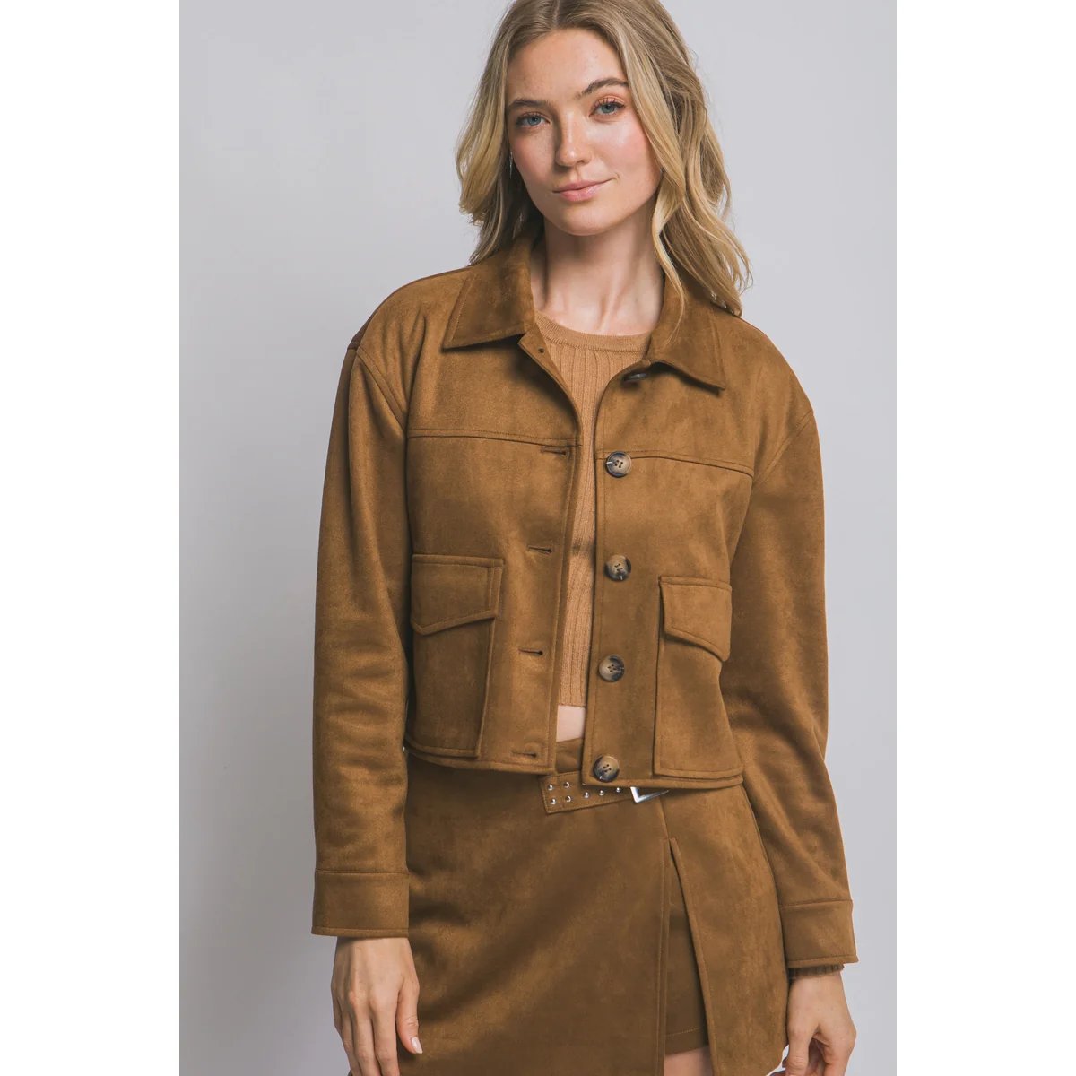 Chamarra Cropped de Faux Suede Negra con Botones para Mujer - Image 17