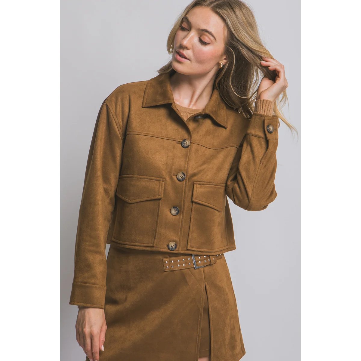 Chamarra Cropped de Faux Suede Negra con Botones para Mujer - Image 18
