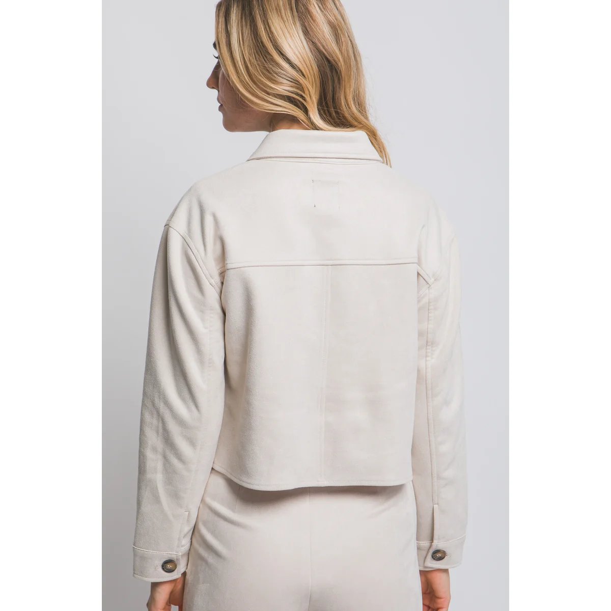Chamarra Cropped de Faux Suede Negra con Botones para Mujer - Image 33