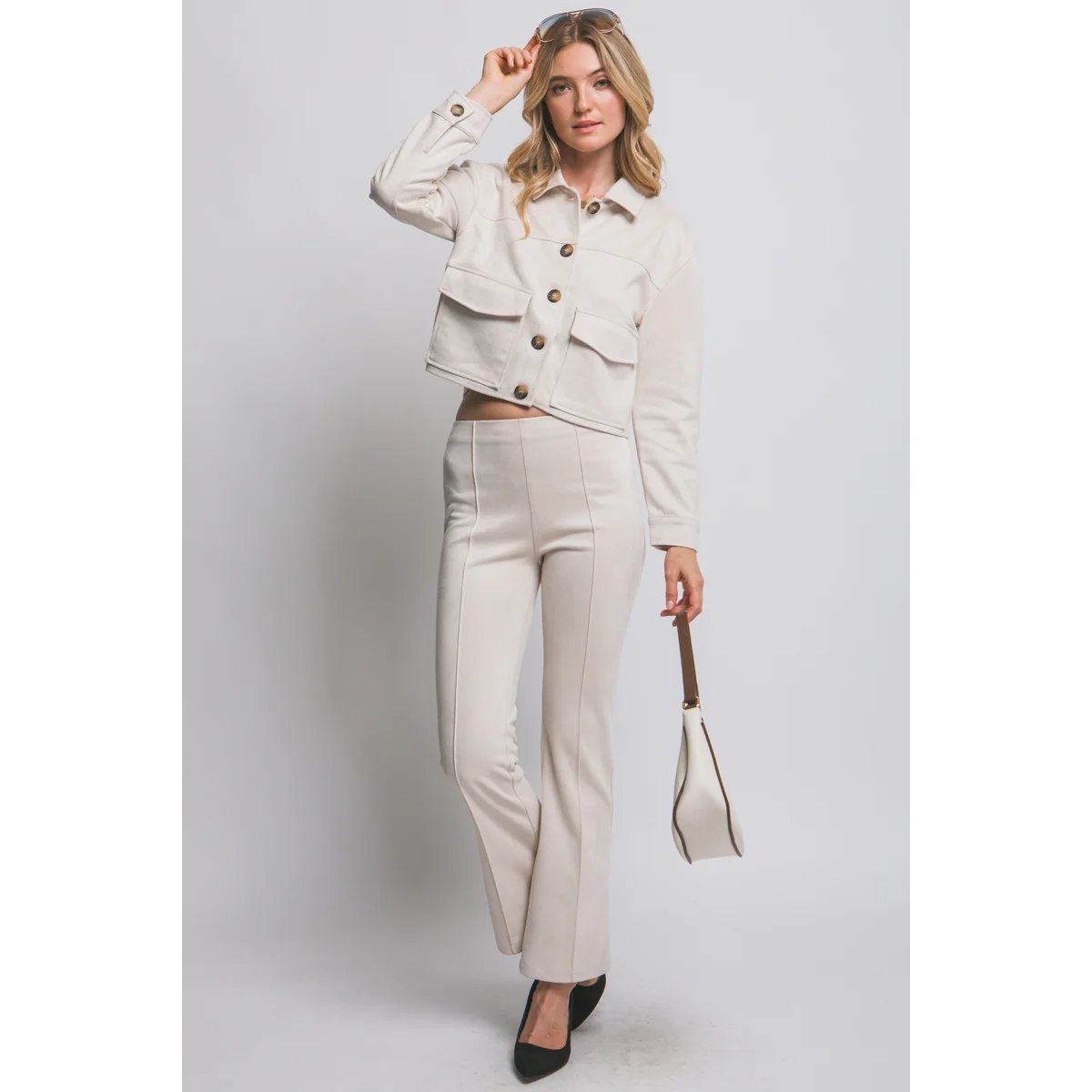 Chamarra Cropped de Faux Suede Negra con Botones para Mujer - Image 34