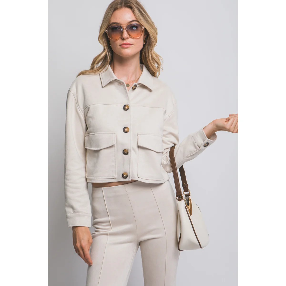 Chamarra Cropped de Faux Suede Negra con Botones para Mujer - Image 40