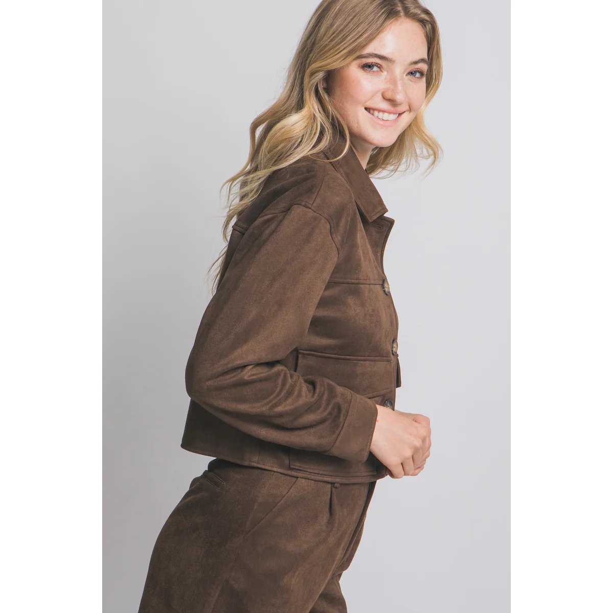 Chamarra Cropped de Faux Suede Negra con Botones para Mujer - Image 44