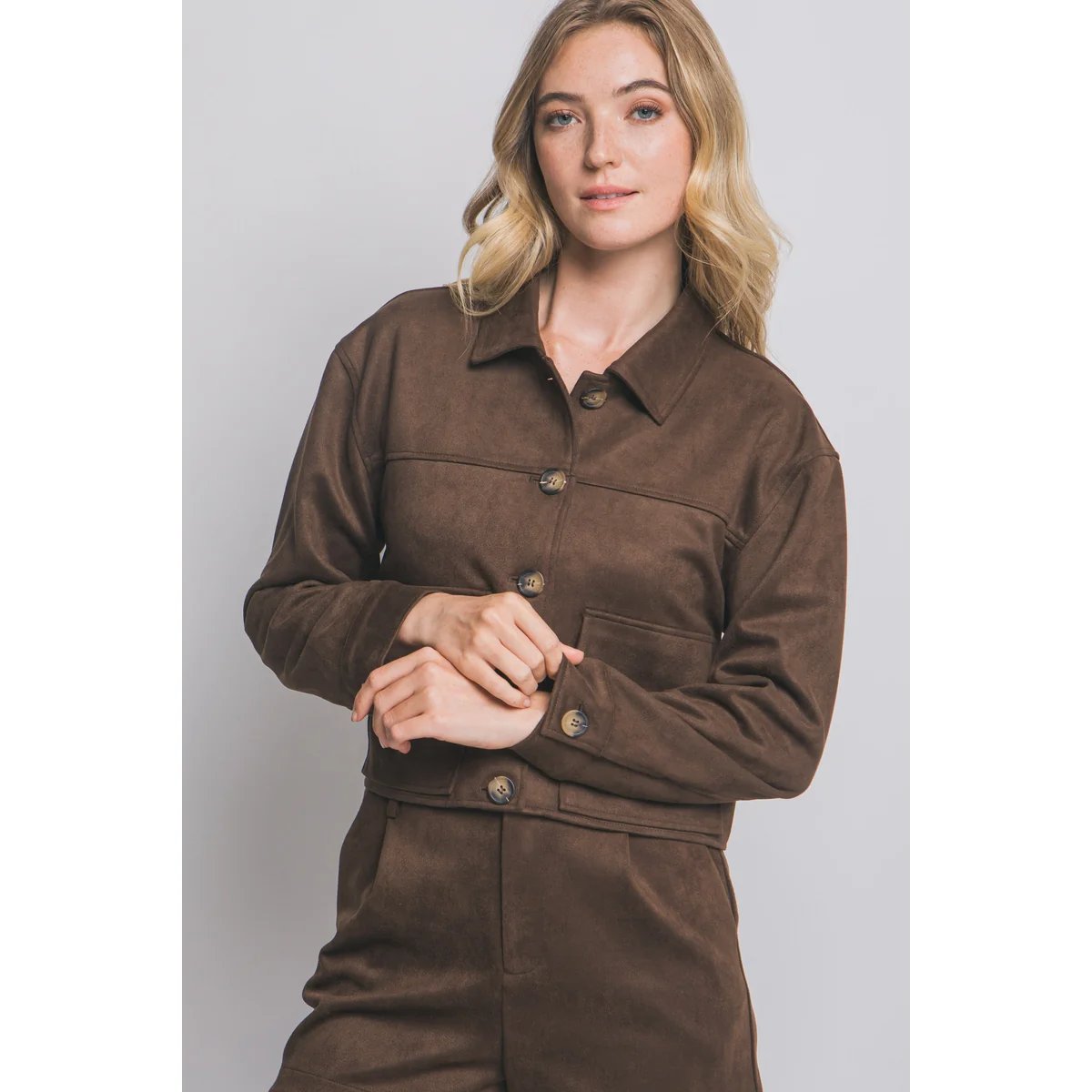 Chamarra Cropped de Faux Suede Negra con Botones para Mujer - Image 47