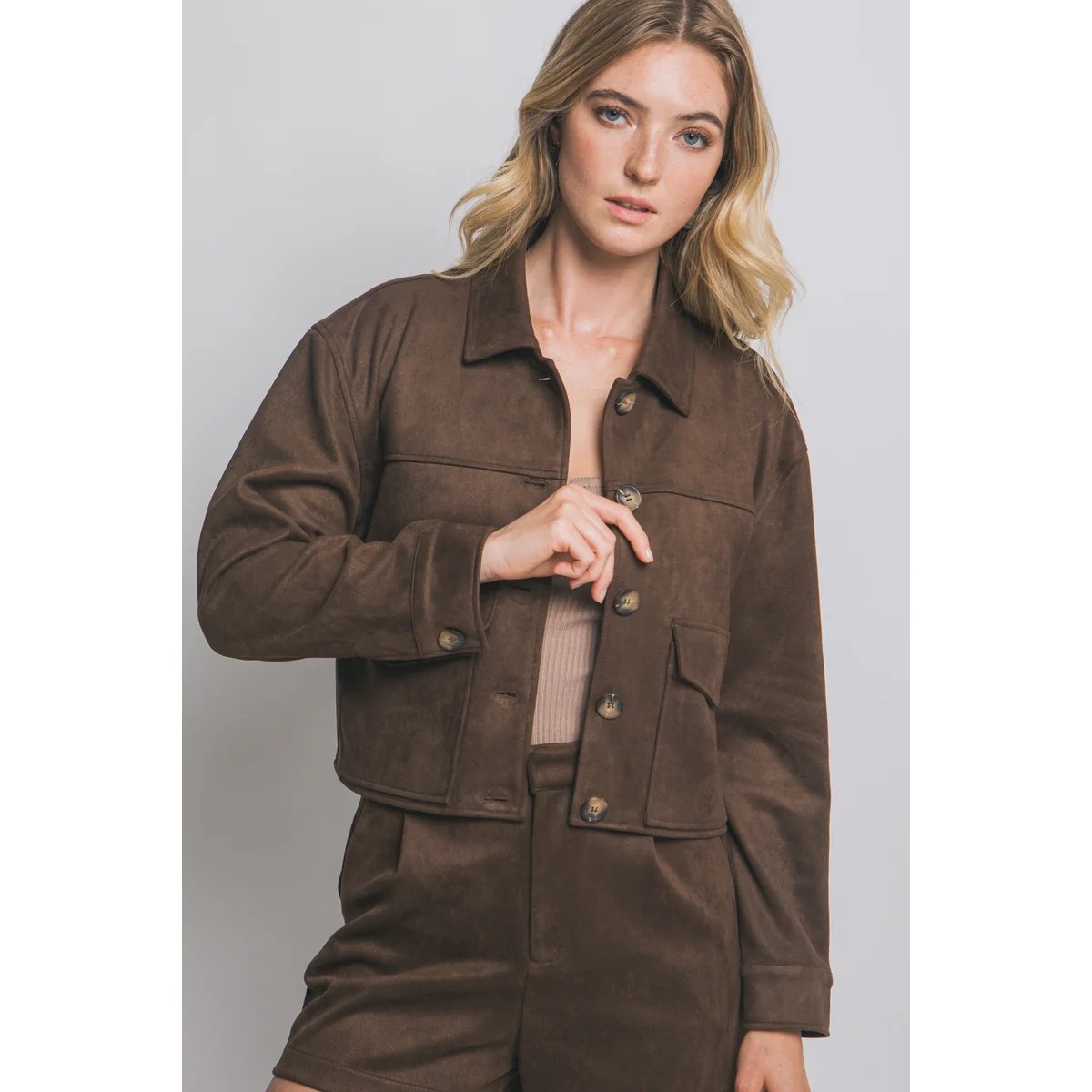 Chamarra Cropped de Faux Suede Negra con Botones para Mujer - Image 48