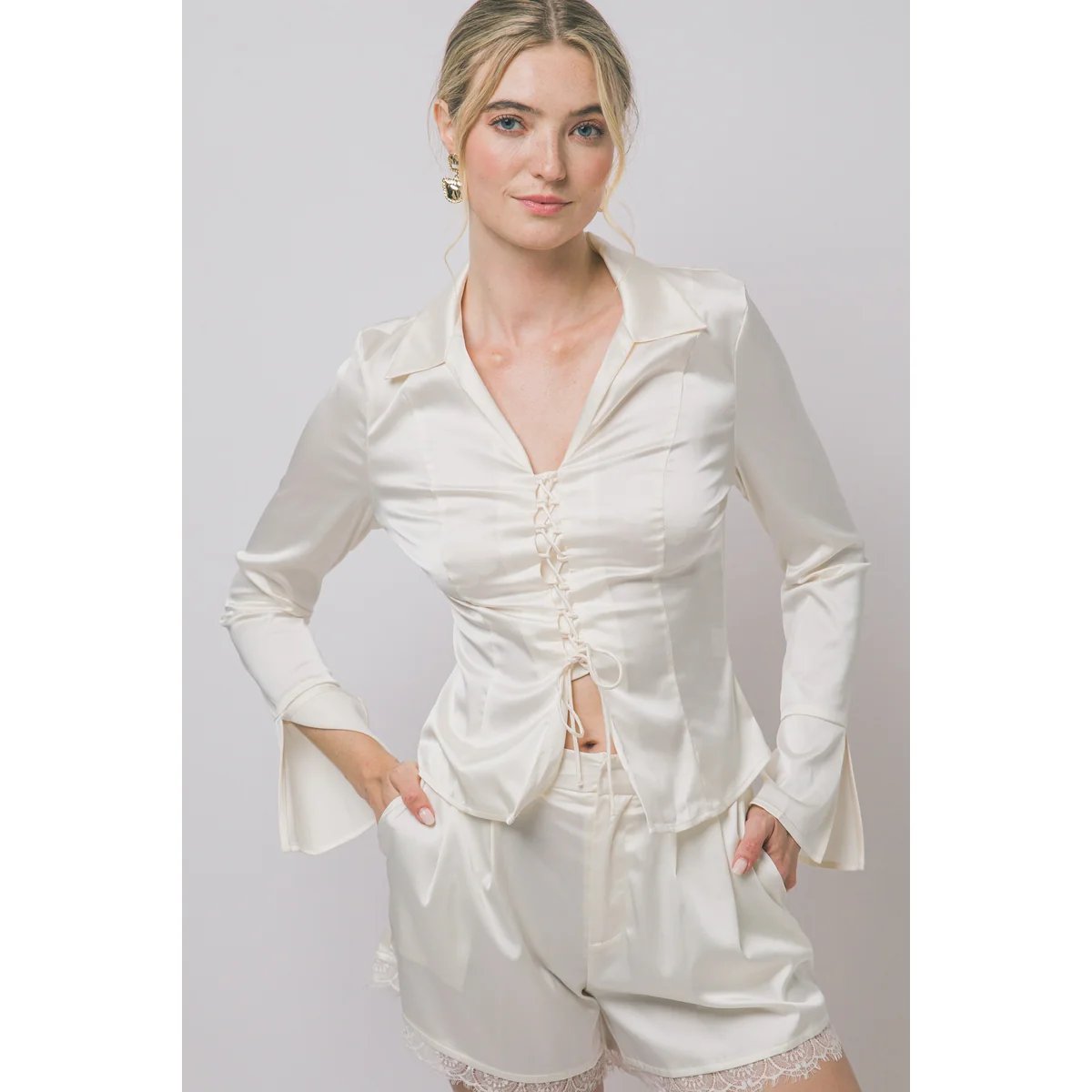 Blusa Satinada con Cordones Cruzados al Frente Estilo Elegante para Mujer - Image 3
