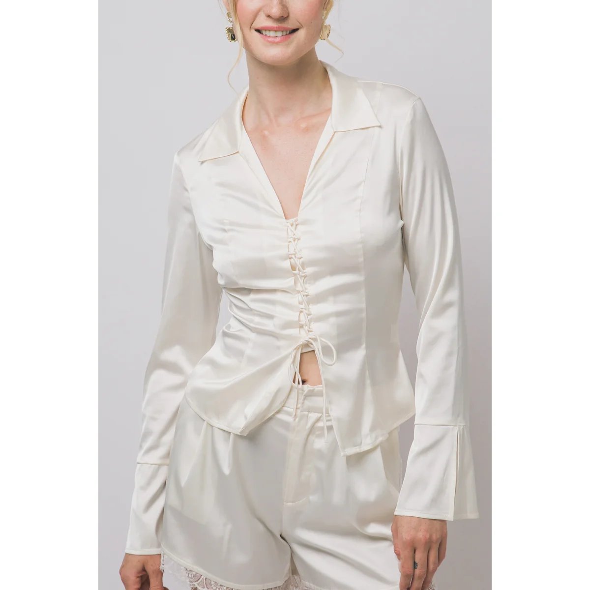 Blusa Satinada con Cordones Cruzados al Frente Estilo Elegante para Mujer - Image 10