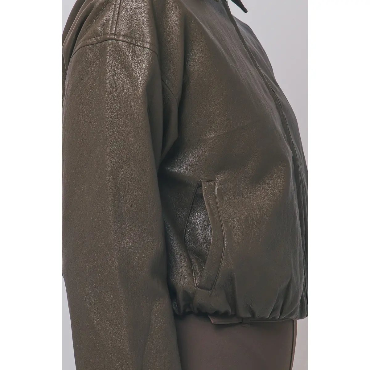 Chamarra Cropped de Vinil Estilo Bomber con Zipper para Mujer - Image 2