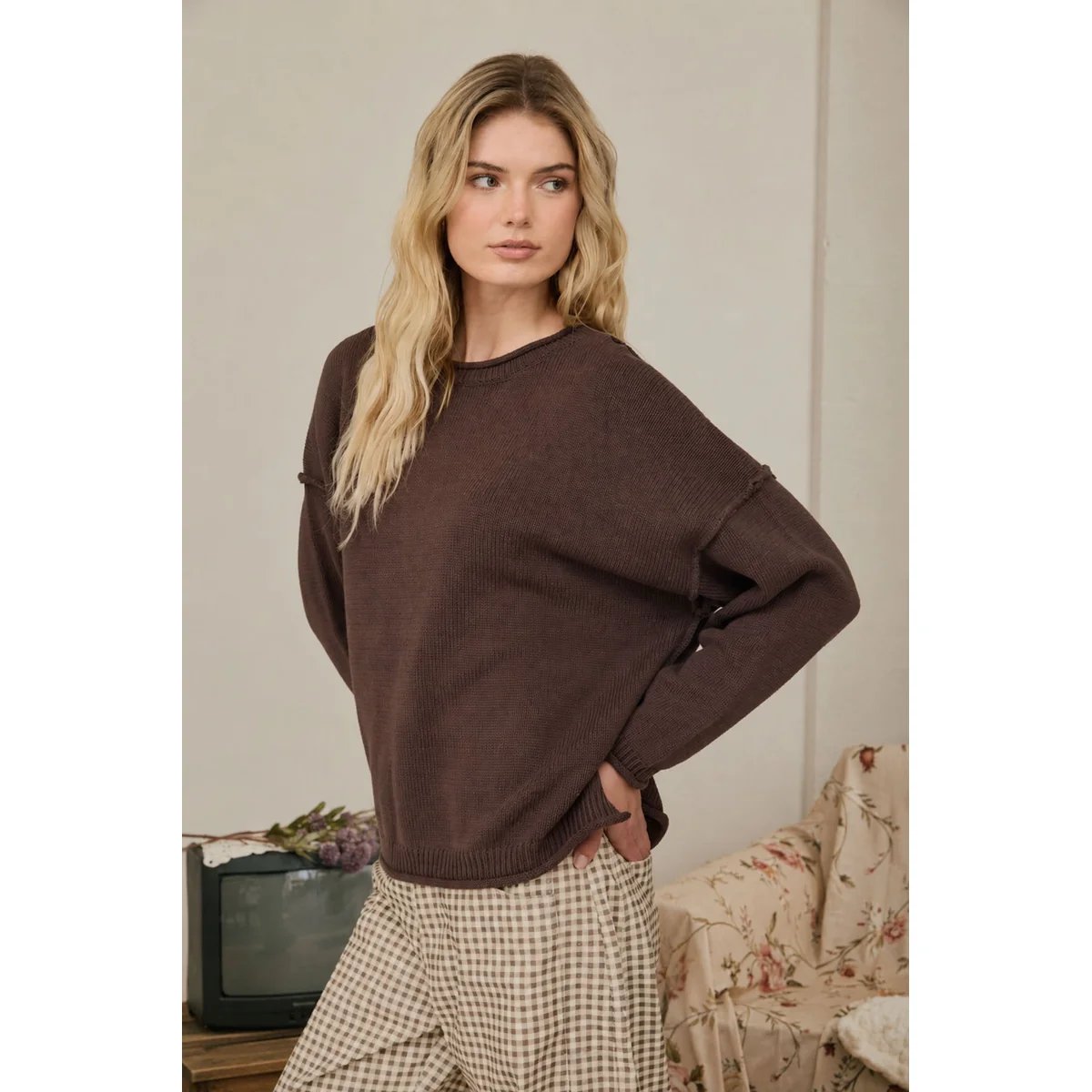 Suéter Oversize de Punto Acanalado Color Chocolate para Mujer - Image 4