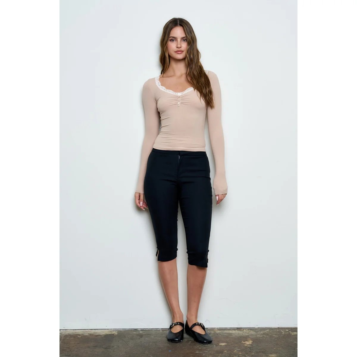 Blusa Beige de Manga Larga con Encaje y Escote en V para Mujer - Image 6