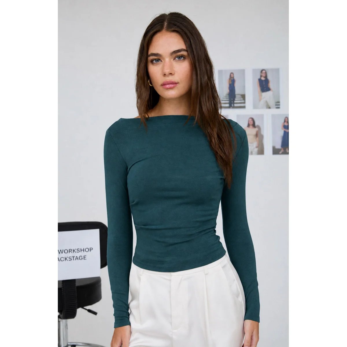 Blusa Ajustada de Manga Larga con Cuello Bote en Verde Olivo para Mujer - Image 6